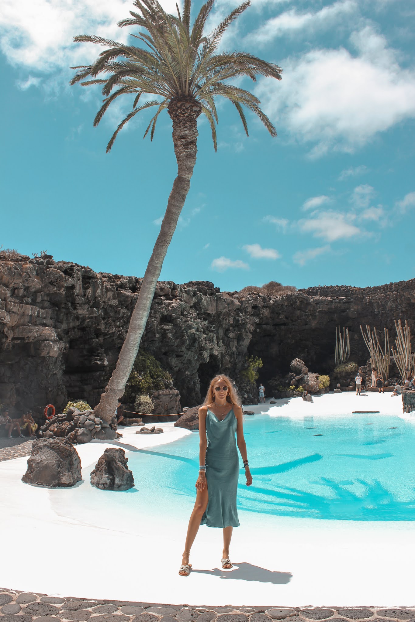 //www.som2travel.es/cdn/images/content/España/jamos del agua.jpg